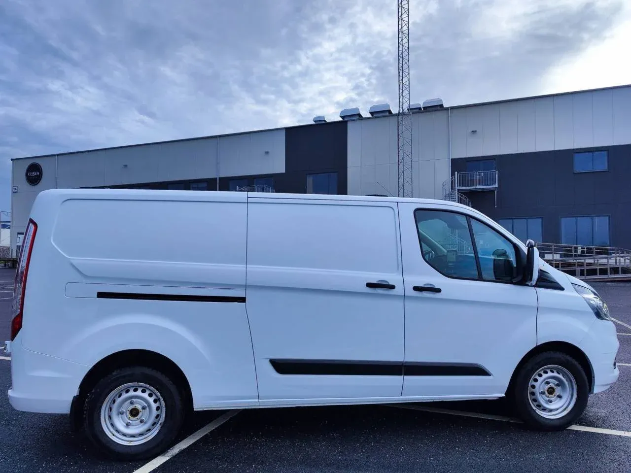 Ford Transit Custom L2 130hk Värmare Dragkrok B-Kamera Moms Image 1